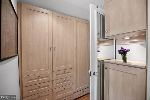 221 N BENT RD, Wyncote, PA 19095