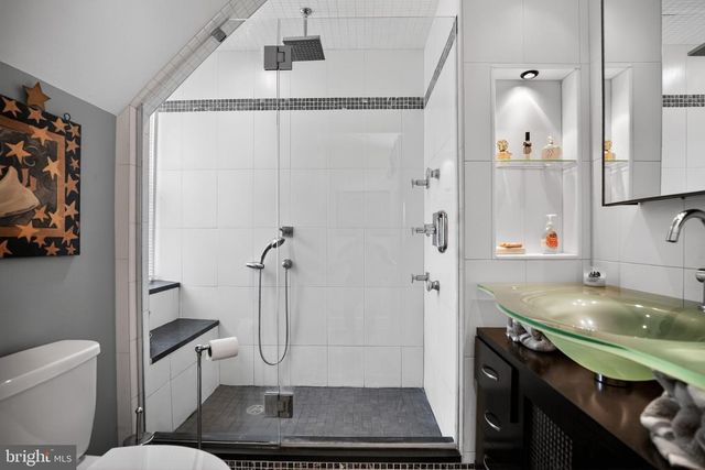 221 N BENT RD, Wyncote, PA 19095