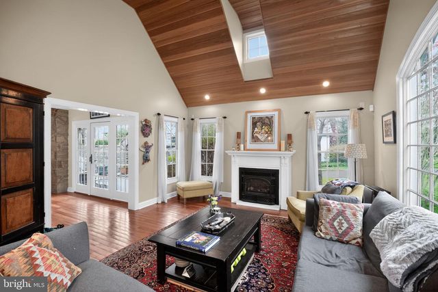 221 N BENT RD, Wyncote, PA 19095