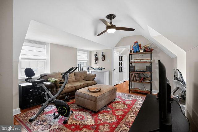 221 N BENT RD, Wyncote, PA 19095