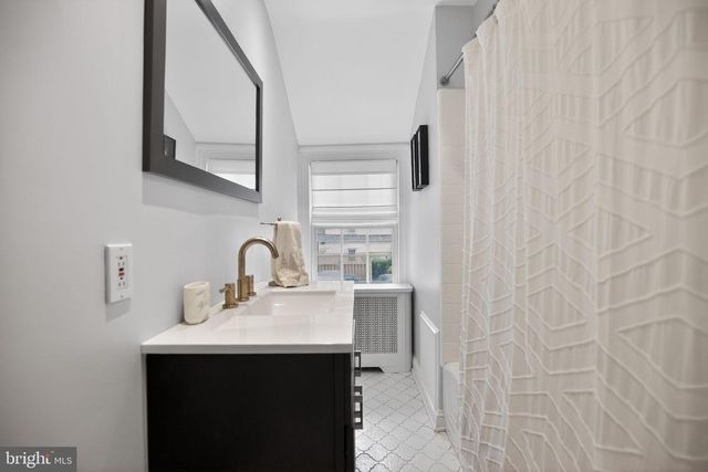 221 N BENT RD, Wyncote, PA 19095