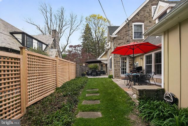 221 N BENT RD, Wyncote, PA 19095