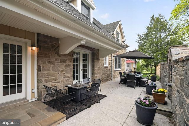 221 N BENT RD, Wyncote, PA 19095