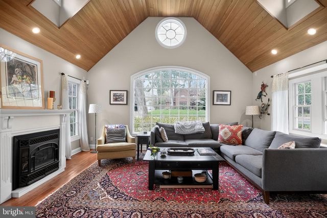 221 N BENT RD, Wyncote, PA 19095