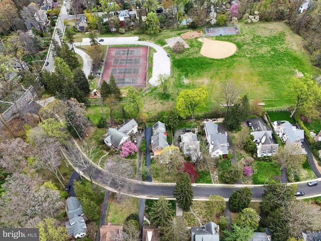 221 N BENT RD, Wyncote, PA 19095