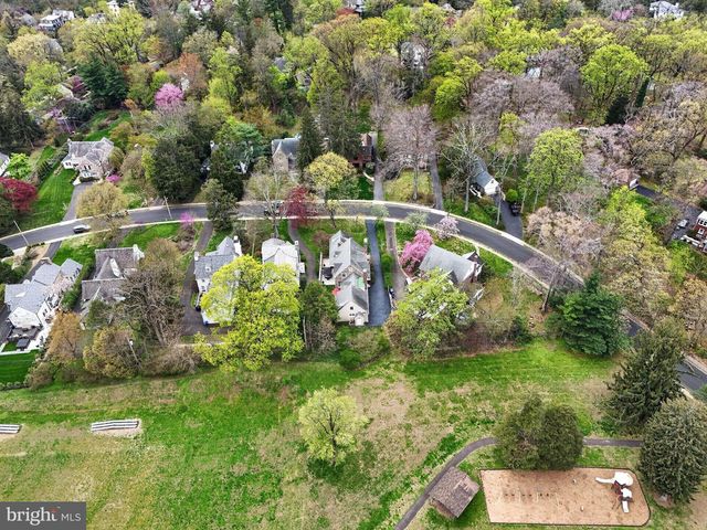 221 N BENT RD, Wyncote, PA 19095