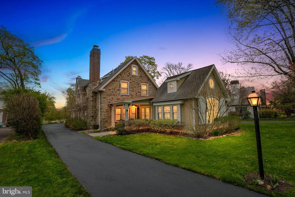 221 N BENT RD, Wyncote, PA 19095