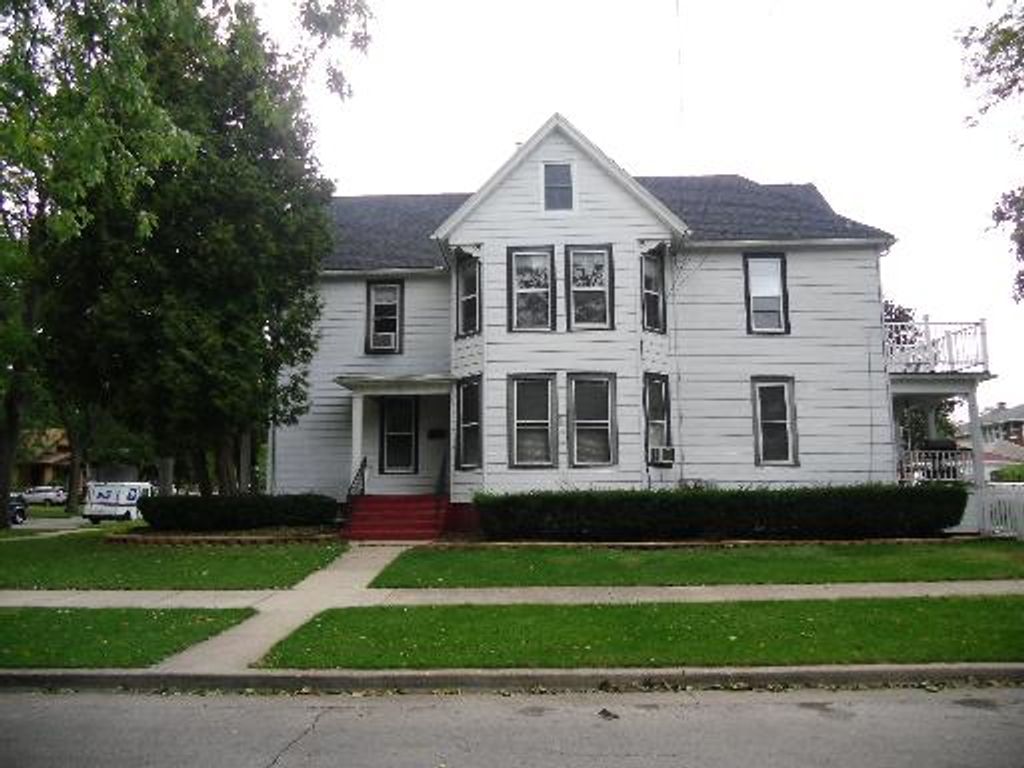 404 Gillett Avenue 2, Waukegan, IL 60085
