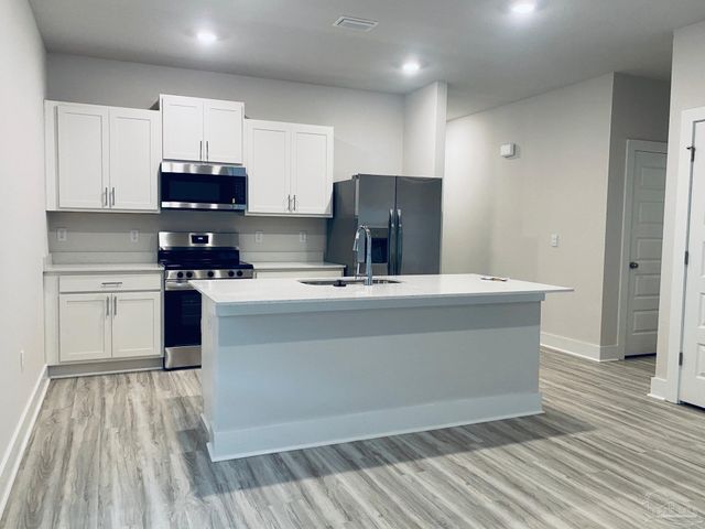 9908 Starling Dr, Pensacola, FL 32506