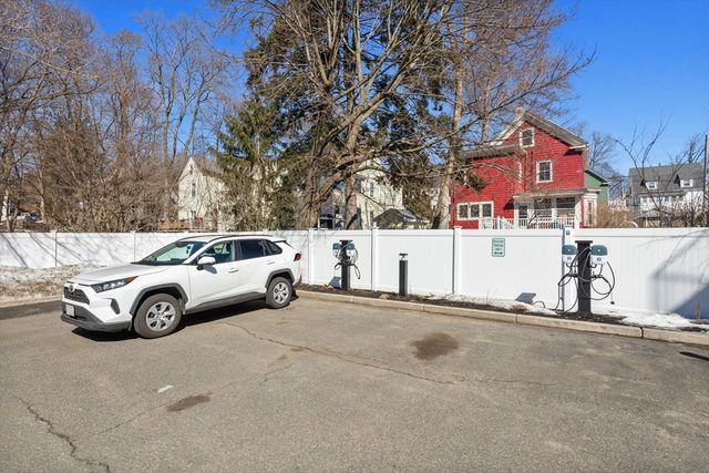 421 High St 203B, Medford, MA 02155