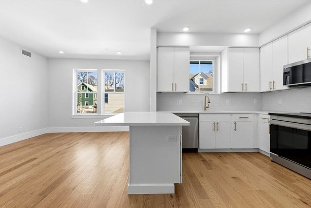 421 High St 203B, Medford, MA 02155