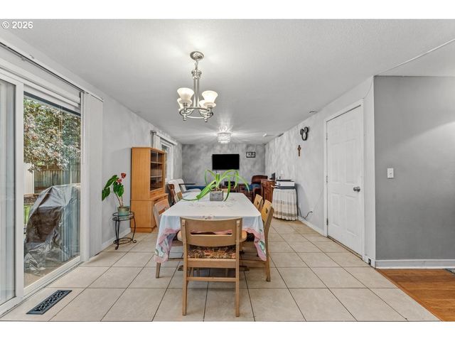 4264 Se CEDAR St, Hillsboro, OR 97123