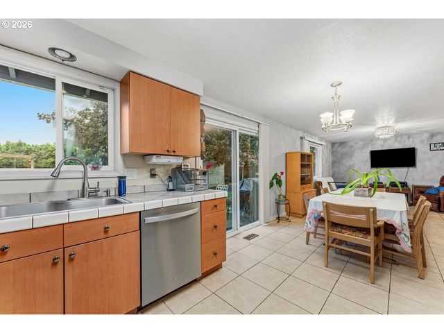 4264 Se CEDAR St, Hillsboro, OR 97123