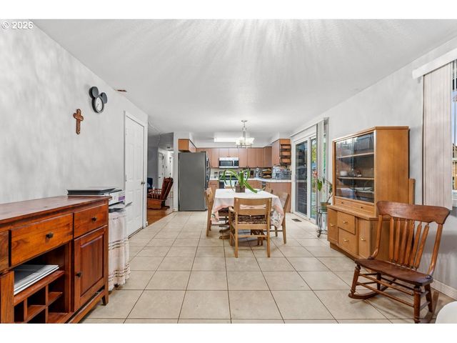 4264 Se CEDAR St, Hillsboro, OR 97123