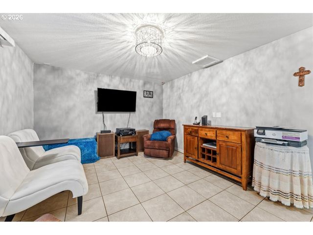 4264 Se CEDAR St, Hillsboro, OR 97123