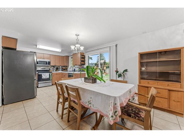 4264 Se CEDAR St, Hillsboro, OR 97123