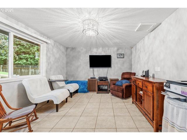 4264 Se CEDAR St, Hillsboro, OR 97123