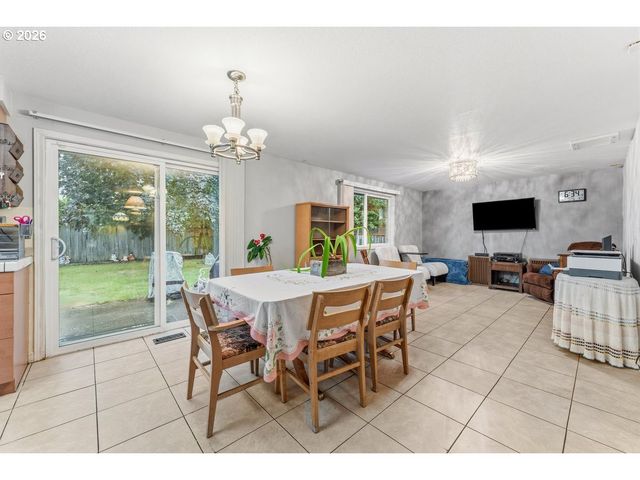 4264 Se CEDAR St, Hillsboro, OR 97123