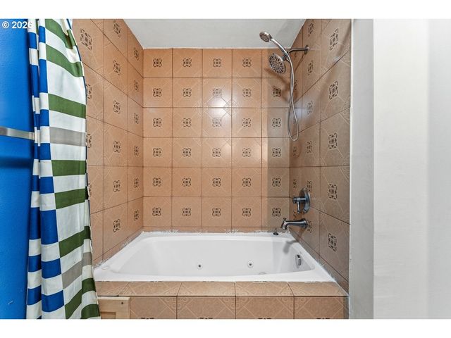 4264 Se CEDAR St, Hillsboro, OR 97123
