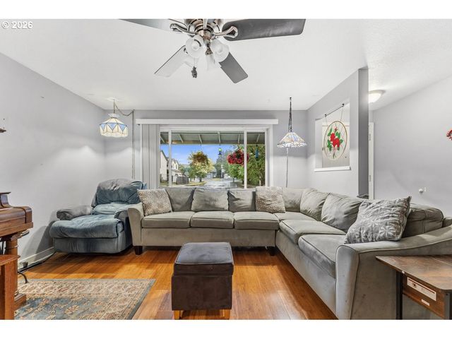 4264 Se CEDAR St, Hillsboro, OR 97123