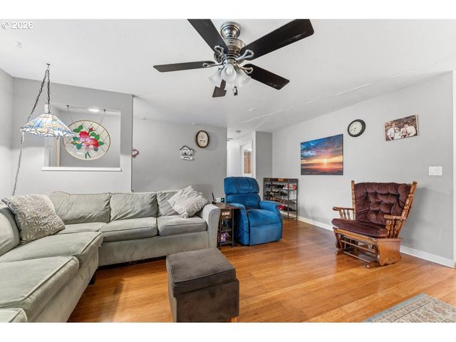 4264 Se CEDAR St, Hillsboro, OR 97123