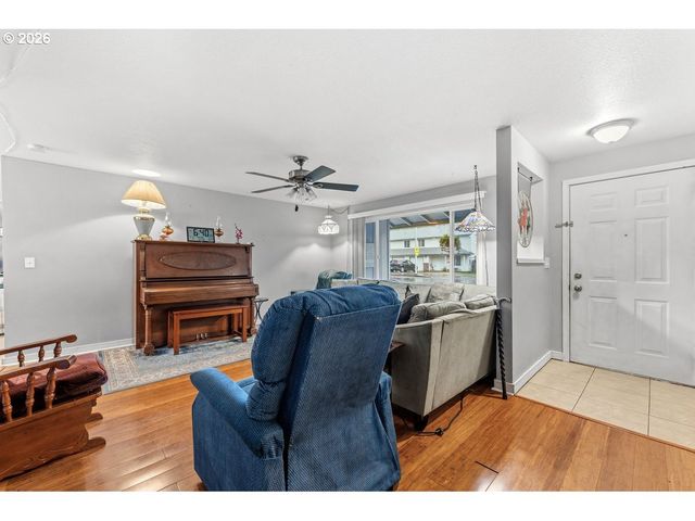 4264 Se CEDAR St, Hillsboro, OR 97123