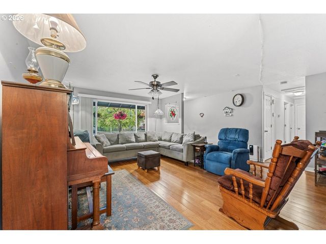 4264 Se CEDAR St, Hillsboro, OR 97123