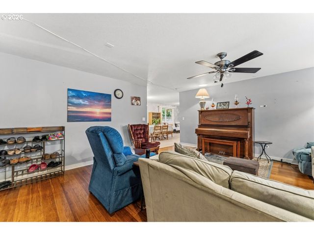 4264 Se CEDAR St, Hillsboro, OR 97123