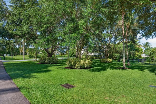 8346 Sawpine Road, Delray Beach, FL 33446