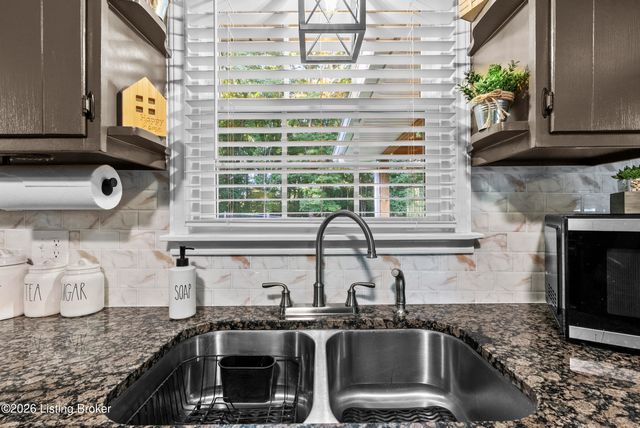 191 Briarway Dr, Mt Washington, KY 40047