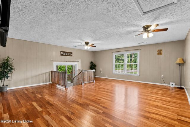 191 Briarway Dr, Mt Washington, KY 40047
