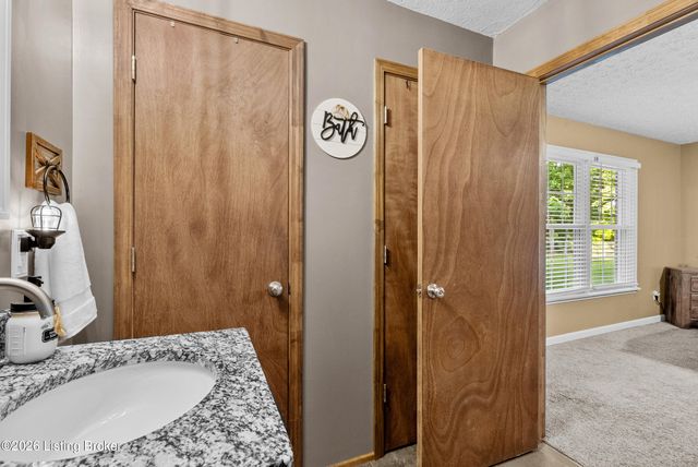 191 Briarway Dr, Mt Washington, KY 40047