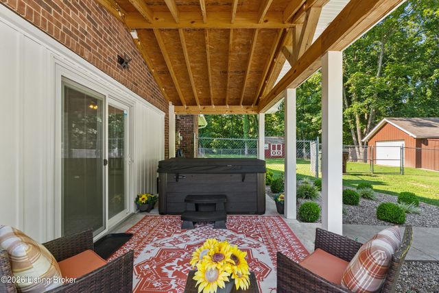 191 Briarway Dr, Mt Washington, KY 40047