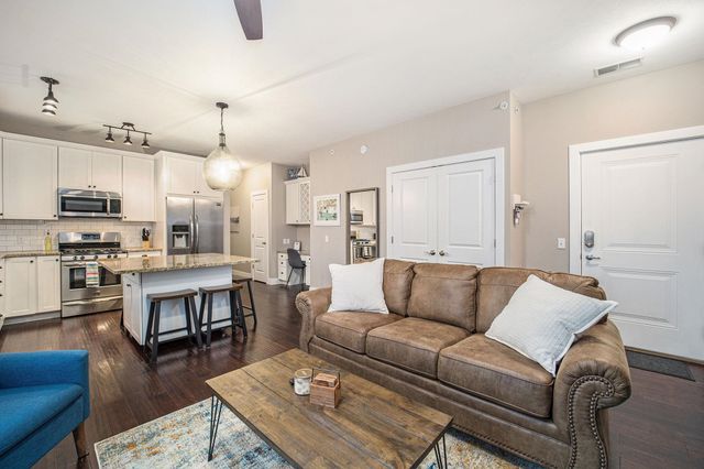 115 E Eighth Street 16, Traverse City, MI 49684