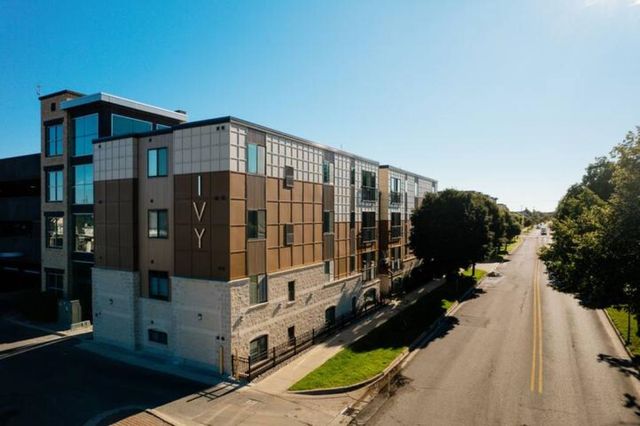 115 E Eighth Street 16, Traverse City, MI 49684