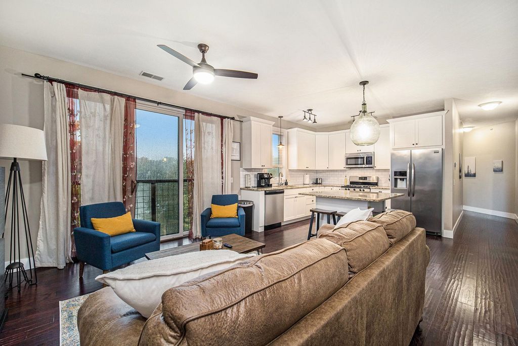 115 E Eighth Street 16, Traverse City, MI 49684