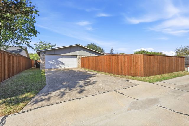 5149 Bartlett Drive, The Colony, TX 75056
