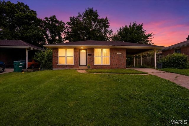 8808 Cherrywood Lane, Jennings, MO 63136