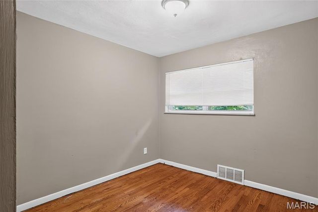 8808 Cherrywood Lane, Jennings, MO 63136