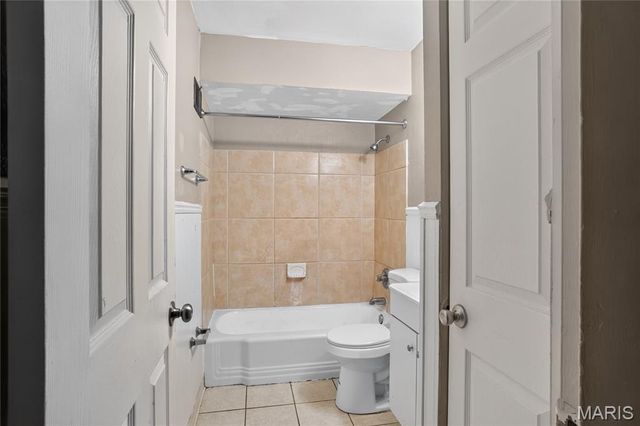 8808 Cherrywood Lane, Jennings, MO 63136