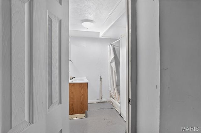 8808 Cherrywood Lane, Jennings, MO 63136