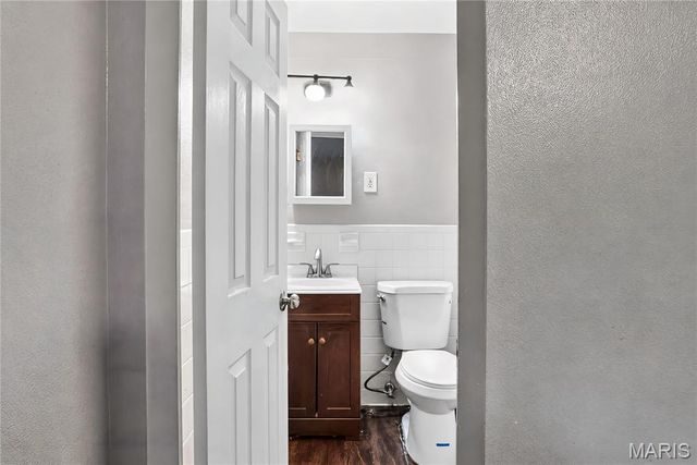 8808 Cherrywood Lane, Jennings, MO 63136