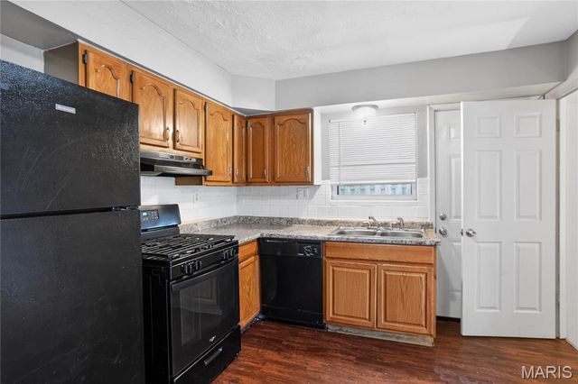 8808 Cherrywood Lane, Jennings, MO 63136
