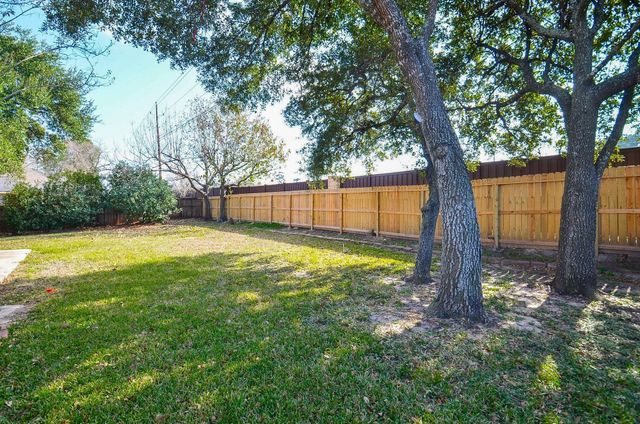 155 April Waters Drive W, Conroe, TX 77356