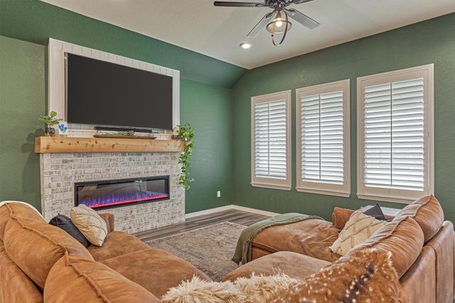 20112 Crystal Falls Court, Montgomery, TX 77316