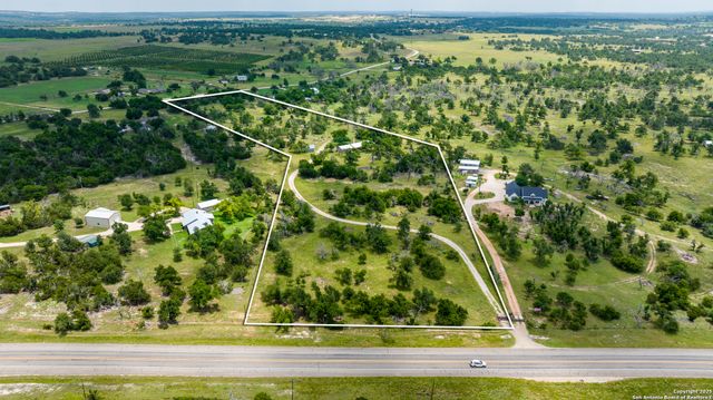8218 N US HWY 87, Fredericksburg, TX 78624