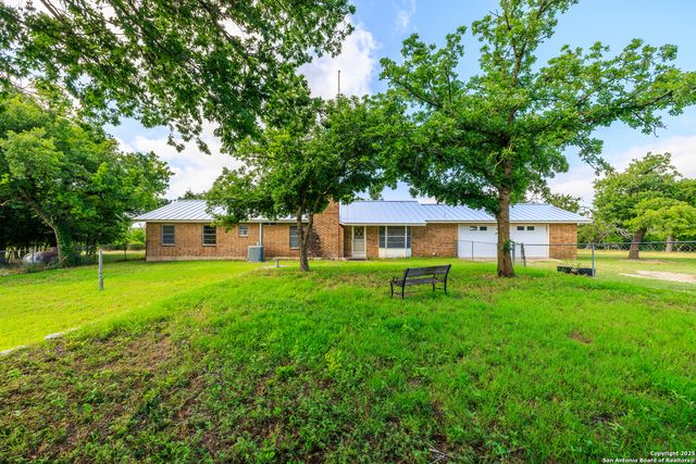8218 N US HWY 87, Fredericksburg, TX 78624