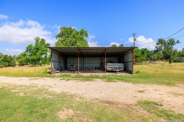 8218 N US HWY 87, Fredericksburg, TX 78624