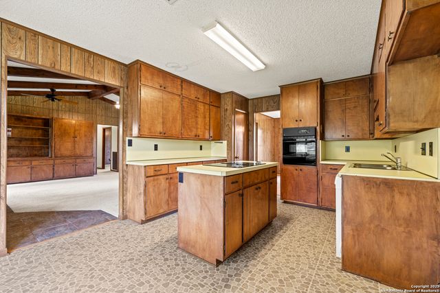 8218 N US HWY 87, Fredericksburg, TX 78624