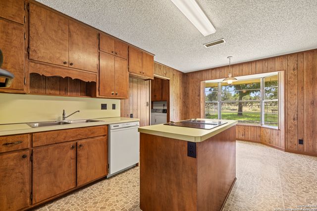 8218 N US HWY 87, Fredericksburg, TX 78624